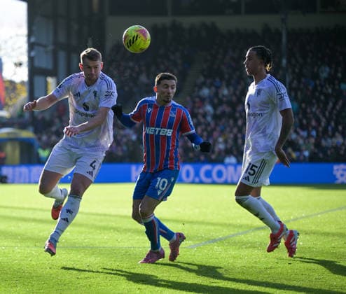 Crystal Palace v Manchester United, ManU Premier League Matthijs de Ligt of Manchester United and Yeremy Pino of Crystal Palace battle for the ball during the Premier League match at Selhurst Park, London 30 11 2025 UK Newspapers OUT Copyright: xNigelxBramleyx FIL-22576-0046