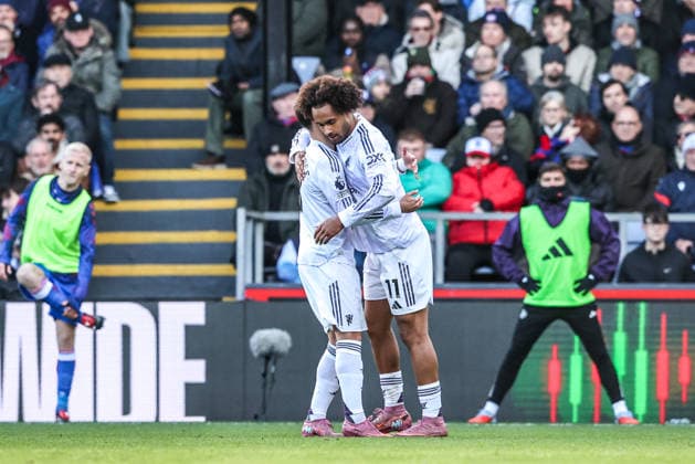 Premier League Crystal Palace v Manchester United, ManU Joshua Zirkzee of Manchester United celebrates his goal to make it 1-1 during the Premier League match Crystal Palace vs Manchester United at Selhurst Park, London, United Kingdom, 30th November 2025 (Photo by Alfie Cosgrove News Images) London Selhurst Park Greater London United Kingdom Copyright: xAlfiexCosgrove NewsxImagesx