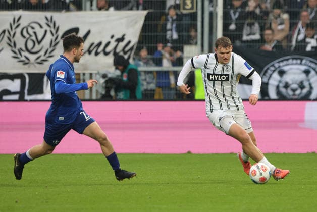 30.11.2025, Fussball, Herren, 2. Bundesliga, Saison 2025 2026, SV 07 Elversberg - SV Darmstadt 98, Lasse Günther (SV 07 Elversberg), Sergio Lopez (SV Darmstadt 98) Elversberg Ursapharm-Arena an der Kaiserlinde Saarland Deutschland (DEU)