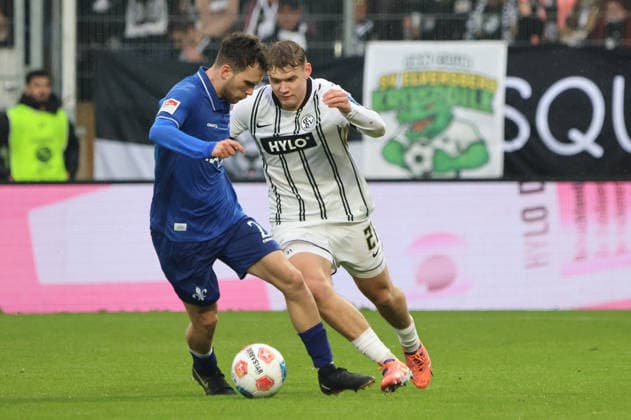 30.11.2025, Fussball, Herren, 2. Bundesliga, Saison 2025 2026, SV 07 Elversberg - SV Darmstadt 98, Lasse Günther (SV 07 Elversberg), Sergio Lopez (SV Darmstadt 98) Elversberg Ursapharm-Arena an der Kaiserlinde Saarland Deutschland (DEU)