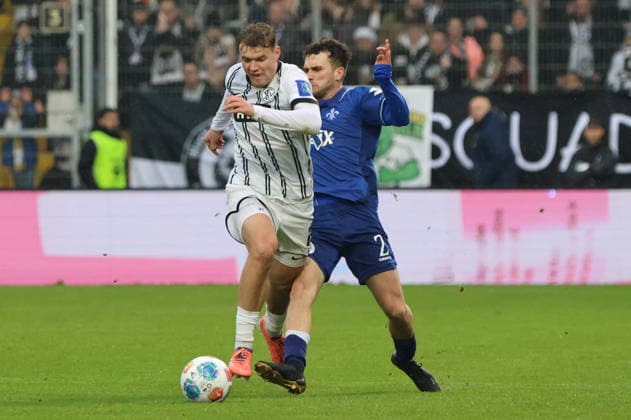 30.11.2025, Fussball, Herren, 2. Bundesliga, Saison 2025 2026, SV 07 Elversberg - SV Darmstadt 98, Lasse Günther (SV 07 Elversberg), Sergio Lopez (SV Darmstadt 98) Elversberg Ursapharm-Arena an der Kaiserlinde Saarland Deutschland (DEU)