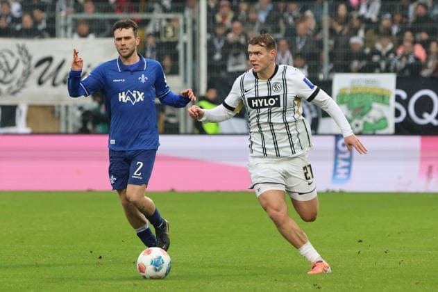 30.11.2025, Fussball, Herren, 2. Bundesliga, Saison 2025 2026, SV 07 Elversberg - SV Darmstadt 98, Lasse Günther (SV 07 Elversberg), Sergio Lopez (SV Darmstadt 98) Elversberg Ursapharm-Arena an der Kaiserlinde Saarland Deutschland (DEU)