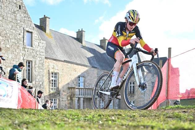 UCI Cyclocross World Cup 2025-2026 Flamanville FLAMANVILLE, FRANCE - NOVEMBER 30 : Norbert Riberolle Marion (BEL) of Crelan - Corendon during the 2nd leg of the Flamanville UCI Cyclocross World Cup 2025-2026 a cyclocross race for Women Elite on November 30, 2025 in Flamanville, France, 30 11 2025 ( Flamanville France  Copyright: xBcex
