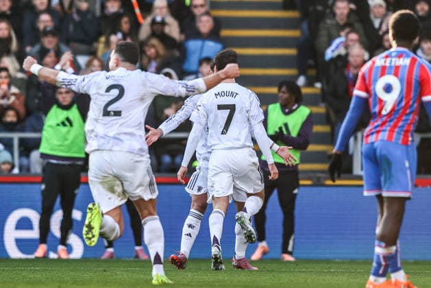 Premier League Crystal Palace v Manchester United, ManU Mason Mount of Manchester United celebrates his goal to make it 1-2 during the Premier League match Crystal Palace vs Manchester United at Selhurst Park, London, United Kingdom, 30th November 2025 (Photo by Alfie Cosgrove News Images) London Selhurst Park Greater London United Kingdom Copyright: xAlfiexCosgrove NewsxImagesx