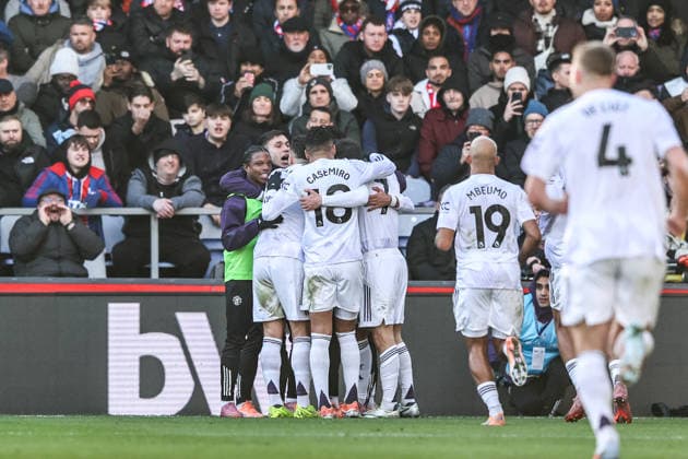 Premier League Crystal Palace v Manchester United, ManU Mason Mount of Manchester United celebrates his goal to make it 1-2 during the Premier League match Crystal Palace vs Manchester United at Selhurst Park, London, United Kingdom, 30th November 2025 (Photo by Alfie Cosgrove News Images) London Selhurst Park Greater London United Kingdom Copyright: xAlfiexCosgrove NewsxImagesx