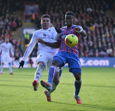 Crystal Palace v Manchester United, ManU Premier League Casemiro of Manchester United and Marc GuÃ hi of Crystal Palace battle for the ball during the Premier League match at Selhurst Park, London 30 11 2025 UK Newspapers OUT Copyright: xNigelxBramleyx FIL-22576-0064