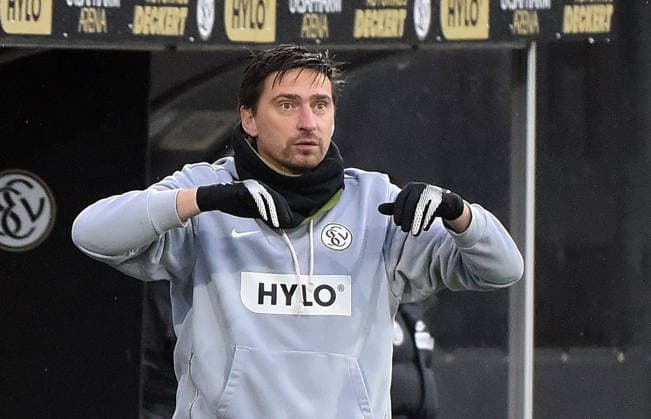 30.11.2025, xhbx, Fussball 2.Bundesliga, SV Elversberg - SV Darmstadt 98 v.l. Trainer Vincent Wagner (SV Elversberg) (DFL DFB REGULATIONS PROHIBIT ANY USE OF PHOTOGRAPHS as IMAGE SEQUENCES and or QUASI-VIDEO) Elversberg
