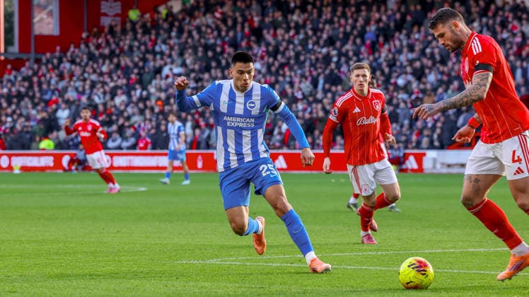 Nottingham Forest v Brighton and Hove Albion Premier League 30 11 2025. Brighton & Hove Albion midfielder Diego Gomez (25) during the Premier League match between Nottingham Forest and Brighton and Hove Albion at the City Ground, Nottingham, England on 30 November 2025. Editorial use only DataCo restrictions apply See www.football-dataco.com , Copyright: xSimonxDaviesx PSI-23311-0002