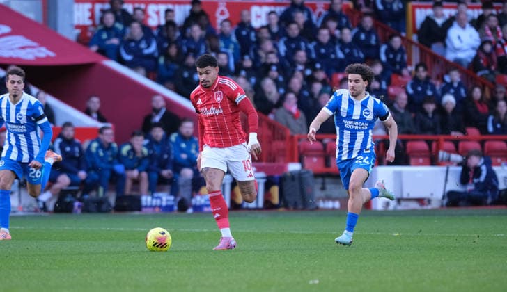Morgan Gibbs-White of Nottingham Forest runs with the ball under pressure from Ferdi Kadioglu of Brighton & Hove Albion during the Premier league football match between Nottingham Forest and Brighton Hove Albion at City Ground in Nottingham. Copyright: xPaulxBonser SportsxPressxPhotox Sportspressphoto_SPR67732