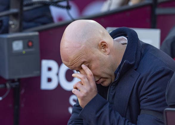 West Ham United v Liverpool FC, Premier League, Football, The London Stadium, London, UK - 30 Nov 2025 Liverpool FC Head Coach Arne Slot rubs his eye London The London Stadium Stratford GBR, UK NEWSPAPERS OUT Copyright: xEllixBirchx