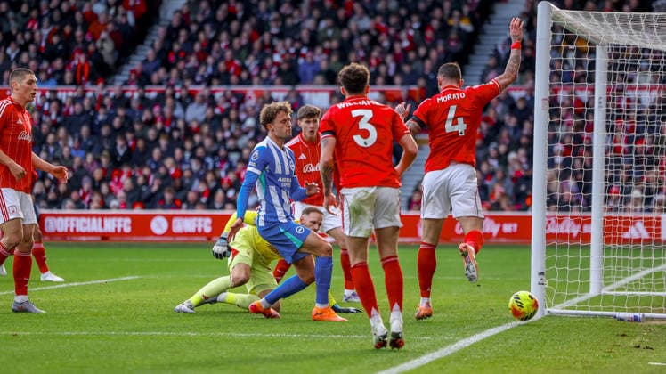 Nottingham Forest v Brighton and Hove Albion Premier League 30 11 2025. Brighton & Hove Albion midfielder Mats Wieffer (27) can™t get the ball on target during the Premier League match between Nottingham Forest and Brighton and Hove Albion at the City Ground, Nottingham, England on 30 November 2025. Editorial use only DataCo restrictions apply See www.football-dataco.com , Copyright: xSimonxDaviesx PSI-23311-0010