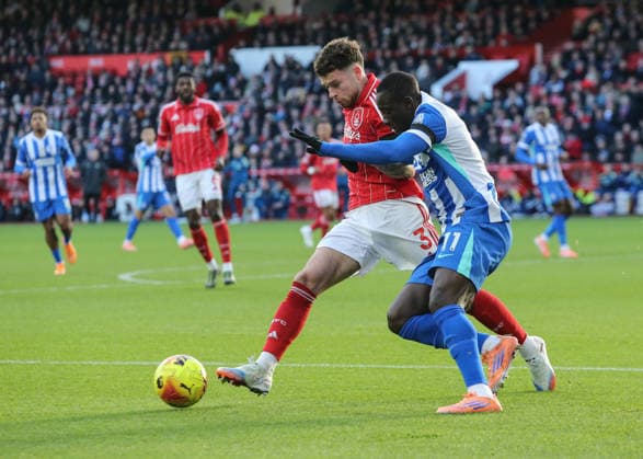 Premier League Nottingham Forest v Brighton and Hove Albion Yankuba Minteh of Brighton & Hove Albion is tackled by Neco Williams of Nottingham Forest during the Premier League match Nottingham Forest vs Brighton and Hove Albion at City Ground, Nottingham, United Kingdom, 30th November 2025 (Photo by Richard Bierton News Images) Nottingham City Ground Nottinghamshire United Kingdom Copyright: xRichardxBierton NewsxImagesx