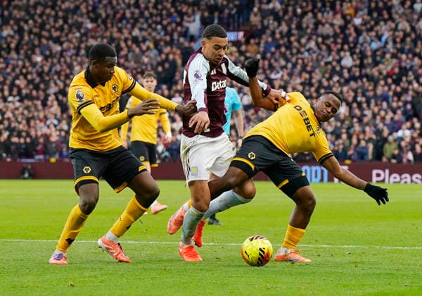 Birmingham, England, 30th November 2025. Yerson Mosquera (l) and Yerson Mosquera of Wolverhampton Wanderers (r) tackle Morgan Rogers of Aston Villa (c) during the Aston Villa vs Wolverhampton Wanderers Premier League match at Villa Park, Birmingham. Picture credit should read: Andrew Yates Sportimage EDITORIAL USE ONLY. No use with unauthorised audio, video, data, fixture lists, club league logos or live services. Online in-match use limited to 120 images, no video emulation. No use in betting, games or single club league player publications. SPI_021_AY_Villa_Wolves SPI-4336-0021
