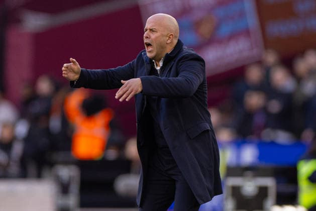 Football - FA Premier League - West Ham United FC v Liverpool FC LONDON, ENGLAND - Sunday, November 30, 2025: Liverpool s head coach Arne Slot during the FA Premier League match between West Ham United FC and Liverpool FC at the London Stadium. (Photo by David Rawcliffe Propaganda) LONDON London Stadium GREATER LONDON ENGLAND  Copyright: xDavidxRawcliffex P2025-11-30-West_Ham_Liverpool-71