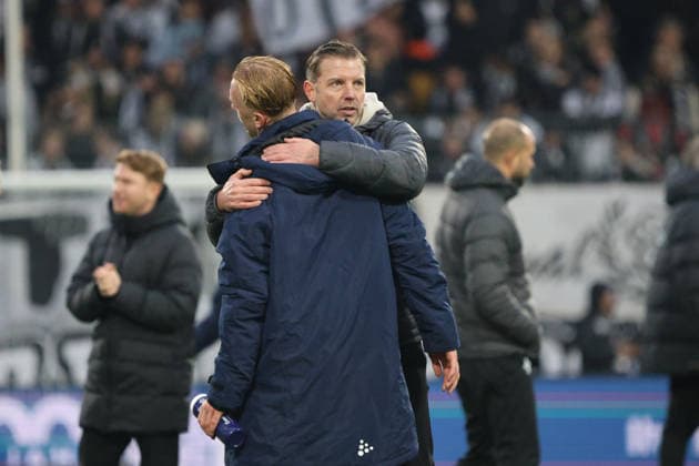 30.11.2025, Fussball, Herren, 2. Bundesliga, Saison 2025 2026, SV 07 Elversberg - SV Darmstadt 98, Isac Lidberg (SV Darmstadt 98) enttäuscht, Trainer Florian Kohfeldt (SV Darmstadt 98) Elversberg Ursapharm-Arena an der Kaiserlinde Saarland Deutschland (DEU)
