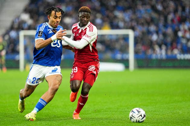 RC Strasbourg Alsace v Stade Brestois 29 - Ligue 1 McDonald s 2025 2026 22 Guela DOUE (rcsa) - 99 Pathe MBOUP (sb29) during the Ligue 1 McDonald s match between RC Strasbourg Alsace and Stade Brestois 29 at Stade de la Meinau on November 30, 2025 in Strasbourg, France. Strasbourg France  Copyright: xFEPx 776348218