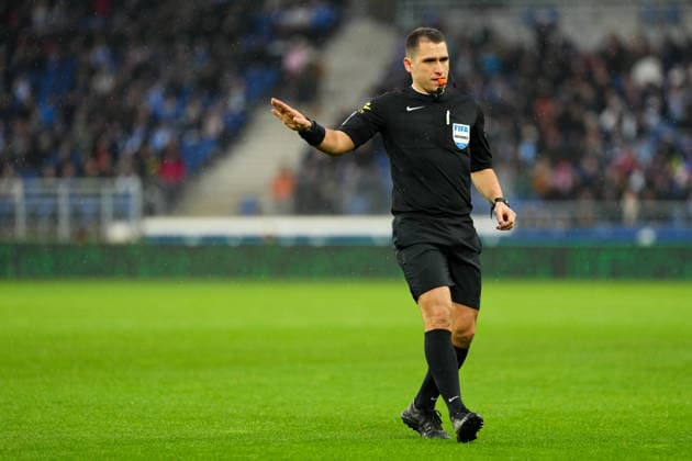 RC Strasbourg Alsace v Stade Brestois 29 - Ligue 1 McDonald s 2025 2026 Bastien DECHEPY (ARBITRE) during the Ligue 1 McDonald s match between RC Strasbourg Alsace and Stade Brestois 29 at Stade de la Meinau on November 30, 2025 in Strasbourg, France. Strasbourg France  Copyright: xFEPx 776348218
