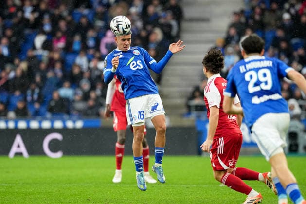 RC Strasbourg Alsace v Stade Brestois 29 - Ligue 1 McDonald s 2025 2026 16 Kendry PAEZ (rcsa) during the Ligue 1 McDonald s match between RC Strasbourg Alsace and Stade Brestois 29 at Stade de la Meinau on November 30, 2025 in Strasbourg, France. Strasbourg France  Copyright: xFEPx 776348218