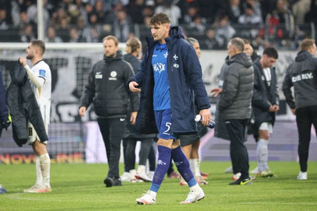 30.11.2025, Fussball, Herren, 2. Bundesliga, Saison 2025 2026, SV 07 Elversberg - SV Darmstadt 98, Matej Maglica (SV Darmstadt 98) enttäuscht Elversberg Ursapharm-Arena an der Kaiserlinde Saarland Deutschland (DEU) Copyright: xFabianxKleerx