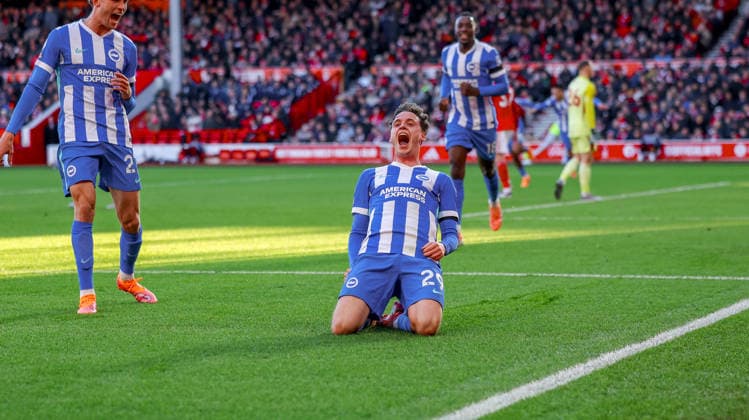 Nottingham Forest v Brighton and Hove Albion Premier League 30 11 2025. Brighton & Hove Albion defender Maxim De Cuyper (29) scores a goal and celebrates to make the score 0-1 during the Premier League match between Nottingham Forest and Brighton and Hove Albion at the City Ground, Nottingham, England on 30 November 2025. Editorial use only DataCo restrictions apply See www.football-dataco.com , Copyright: xSimonxDaviesx PSI-23311-0023