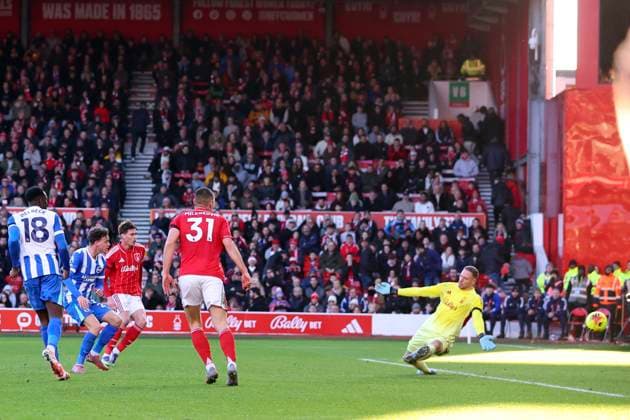 Nottingham Forest v Brighton & Hove Albion - Premier League Maxim De Cuyper of Brighton and Hove Albion scores 1st goal during the Premier League match between Nottingham Forest and Brighton & Hove Albion at City Ground on November 30, 2025 in Nottingham, England. Nottingham City Ground England United Kingdom Copyright: xEdxSykes Sportsphoto APLx 14143309