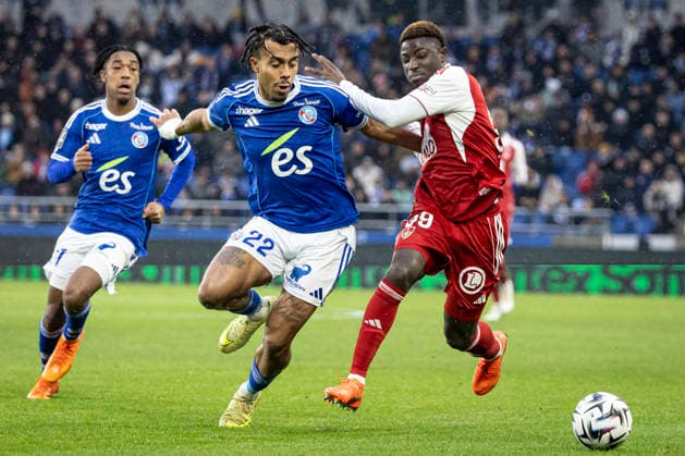 FOOTBALL : Ligue 1 Racing Strasbourg vs Stade Brestois 29 - Stade de la Meinau - Strasbourg - 30 11 2025 GuÃ la DouÃ 22 (RCS) et Mboup Pathe 99  Copyright: xelyxandroxcegarrax