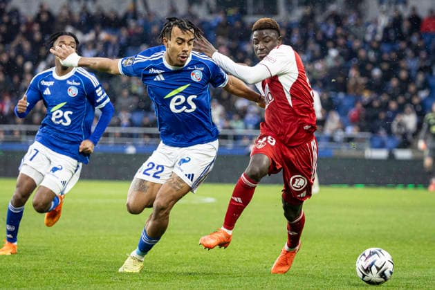 FOOTBALL : Ligue 1 Racing Strasbourg vs Stade Brestois 29 - Stade de la Meinau - Strasbourg - 30 11 2025 GuÃ la DouÃ 22 (RCS) et Mboup Pathe 99  Copyright: xelyxandroxcegarrax