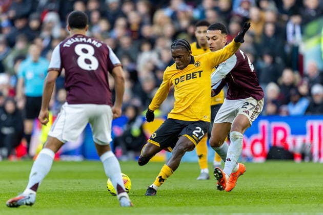 Aston Villa v Wolverhampton Wanderers Premier League 30 11 2025. Wolverhampton Wanderers midfielder Jean-Ricner Bellegarde (27) shoots at goal during the Premier League match between Aston Villa and Wolverhampton Wanderers at Villa Park, Birmingham, England on 30 November 2025. Birmingham Villa Park West Midlands England Editorial use only DataCo restrictions apply See www.football-dataco.com , Copyright: xManjitxNarotrax PSI-23320-0021