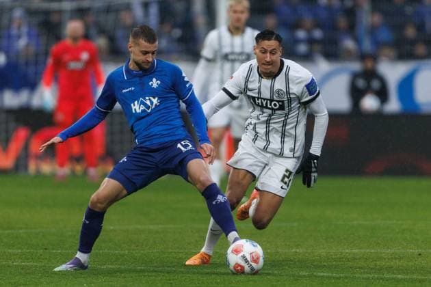 Fabian Nuernberger (SV Darmstadt 98) im Zweikampf mit Younes Ebnoutalib (SV 07 Elversberg), SV Elversberg vs SV Darmstadt 96, Fussball, 2. Bundesliga, 14. Spieltag, Saison 2025 2026, 30.11.2025 DFB regulations prohibit any use of photographs as image sequences and or quasi-video. SV Elversberg vs SV Darmstadt 96, Fussball, 2. Bundesliga, 14. Spieltag, Saison 2025 2026, 30.11.2025