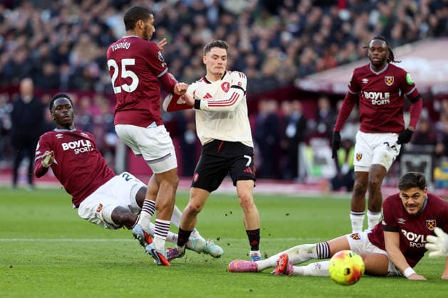 West Ham United v Liverpool 30 November 2025 London - Premier League football - West Ham United v Liverpool FC - Florian Richard Wirtz of Liverpool takes a shot - (Photo by Mark Leech). London UK Copyright: xMarkxLeechxOffside
