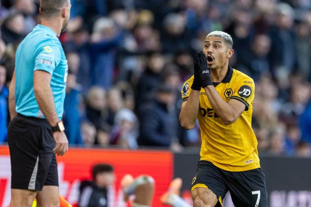 Aston Villa v Wolverhampton Wanderers Premier League 30 11 2025. Wolverhampton Wanderers midfielder Andre (7) questions foul with official during the Premier League match between Aston Villa and Wolverhampton Wanderers at Villa Park, Birmingham, England on 30 November 2025. Birmingham Villa Park West Midlands England Editorial use only DataCo restrictions apply See www.football-dataco.com , Copyright: xManjitxNarotrax PSI-23320-0027
