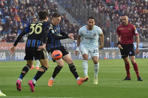 CALCIO - Serie A - Pisa SC vs Inter - FC Internazionale Hakan Calhanoglu (Inter) during Pisa SC vs Inter - FC Internazionale, Italian soccer Serie A match in Pisa, Italy, November 30 2025 Pisa Italy  Copyright: xIPAxSport ABACAx