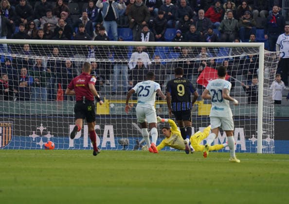 Pisa s Juan Quadrado Makes an attempt to score....During the Serie A soccer match between Pisa and Inter at the Cetilar Arena Romeo Anconetani Stadium in Pisa; Center West Italy; saturday November 30; 2025 ; Soccer  Copyright: xAlessandroxLaxRoccax xLaPressex
