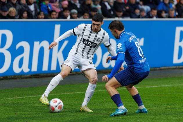 Felix Keidel (SV 07 Elversberg) im Zweikampf mit Luca Marseiler (SV Darmstadt 98), SV Elversberg vs SV Darmstadt 96, Fussball, 2. Bundesliga, 14. Spieltag, Saison 2025 2026, 30.11.2025 DFB regulations prohibit any use of photographs as image sequences and or quasi-video. SV Elversberg vs SV Darmstadt 96, Fussball, 2. Bundesliga, 14. Spieltag, Saison 2025 2026, 30.11.2025