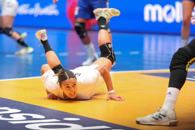 Island - Uruguay, IHF Handball-WM der Frauen Sabrina Grieco Vigna (Uruguay, 3). Vorrundenspiel der Handball-WM der Frauen zwischen Island und Uruguay am 30. November 2025 in der Porsche-Arena in Stuttgart., Stuttgart Baden-Württemberg Deutschland Porsche-Arena