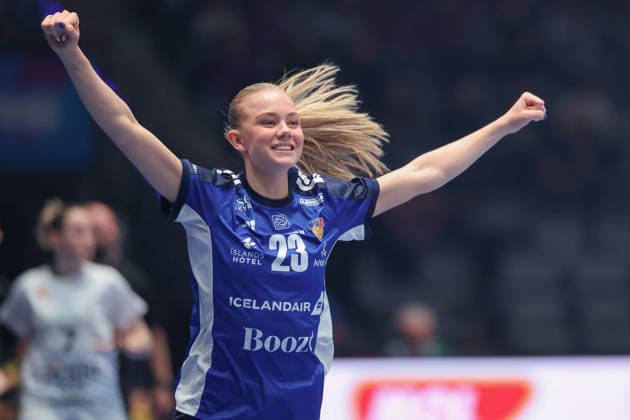 Island - Uruguay, IHF Handball-WM der Frauen Dana Björg Gudmundsdottir (Island, 23) jubelt nach einem Tor. Vorrundenspiel der Handball-WM der Frauen zwischen Island und Uruguay am 30. November 2025 in der Porsche-Arena in Stuttgart., Stuttgart Baden-Württemberg Deutschland Porsche-Arena