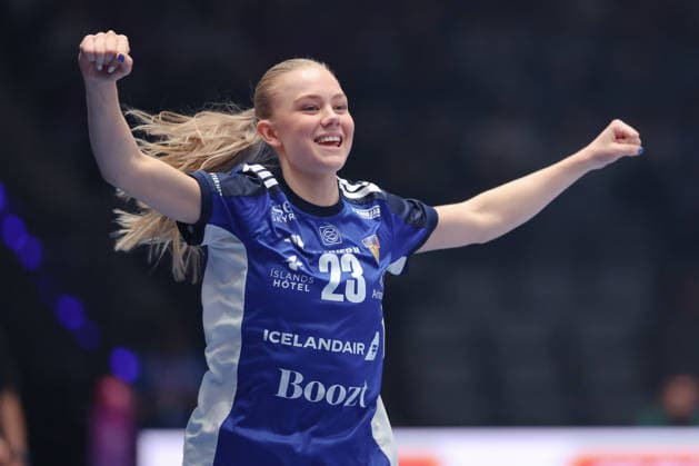 Island - Uruguay, IHF Handball-WM der Frauen Dana Björg Gudmundsdottir (Island, 23) jubelt nach einem Tor. Vorrundenspiel der Handball-WM der Frauen zwischen Island und Uruguay am 30. November 2025 in der Porsche-Arena in Stuttgart., Stuttgart Baden-Württemberg Deutschland Porsche-Arena