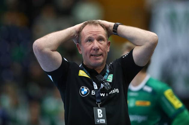 30.11.2025, xtgx, Handball, Daikin HBL, SC DHfK Leipzig - TSV Hannover Burgdorf v.l. Frank Carstens (Leipzig, Trainer) enttaeuscht, schaut enttaeuscht, niedergeschlagen, disappointed Leipzig