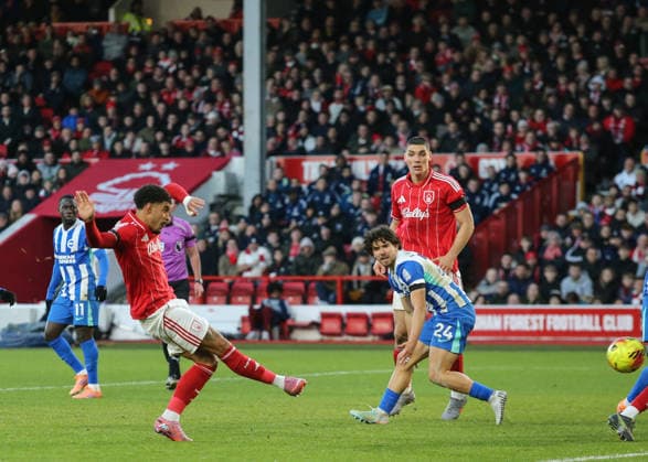 Premier League Nottingham Forest v Brighton and Hove Albion Morgan Gibbs-White of Nottingham Forest shoots on goal during the Premier League match Nottingham Forest vs Brighton and Hove Albion at City Ground, Nottingham, United Kingdom, 30th November 2025 (Photo by Richard Bierton News Images) Nottingham City Ground Nottinghamshire United Kingdom Copyright: xRichardxBierton NewsxImagesx