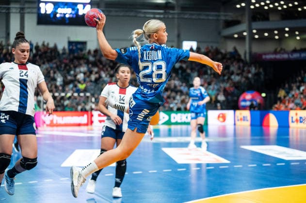 EGHOLM Karin (28 Faroe Islands) takes a jump shot during the IHF Women s Handball World Championship, WM, Weltmeisterschaft game between Faroe Islands and Paraguay at the SWT Arena in Trier, Germany Copyright: xMartinxPitschx xSPPx Sportspressphoto_SPR67858