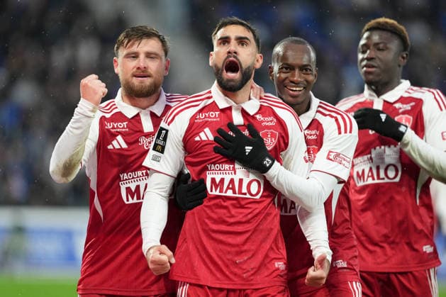 RC Strasbourg Alsace v Stade Brestois 29 - Ligue 1 McDonald s 2025 2026 08 Hugo MAGNETTI (sb29) - 23 Kamory DOUMBIA (sb29) - 10 Romain DEL CASTILLO (sb29) during the Ligue 1 McDonald s match between RC Strasbourg Alsace and Stade Brestois 29 at Stade de la Meinau on November 30, 2025 in Strasbourg, France. Strasbourg France  Copyright: xFEPx 776348218