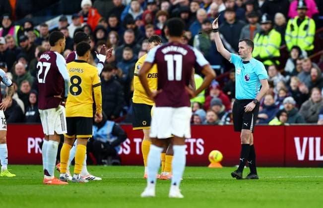 Referee Chris Kavanagh makes a stadium annonucement of no red card after a VAR review. Aston Villa v Wolverhampton Wanderers, Premier League, Football, Villa Park, Birmingham, UK - 30 Nov 2025Birmingham Villa Park United Kingdom EDITORIAL USE ONLY No use with unauthorised audio, video, data, fixture lists, club league logos or live services. Online in-match use limited to 120 images, no video emulation. No use in betting, games or single club league player publications.  Copyright: xJamesxMarsh Shutterstockx 15941716cb