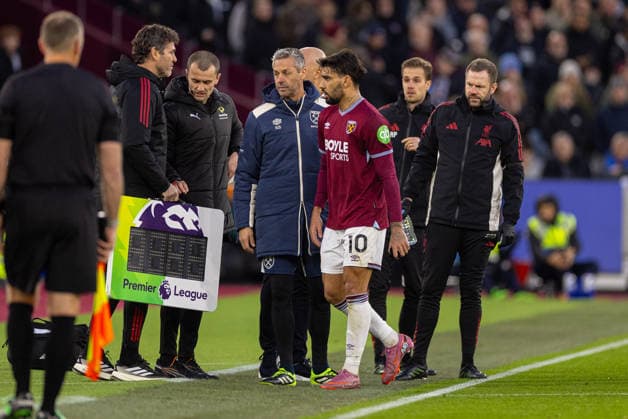 Football - FA Premier League - West Ham United FC v Liverpool FC LONDON, ENGLAND - Sunday, November 30, 2025: West Ham United s Lucas Paqueta walks off after he was shown a red card and sent off after receiving two yellow cards for dissent during the FA Premier League match between West Ham United FC and Liverpool FC at the London Stadium. (Photo by David Rawcliffe Propaganda) LONDON London Stadium GREATER LONDON ENGLAND  Copyright: xDavidxRawcliffex P2025-11-30-West_Ham_Liverpool-110