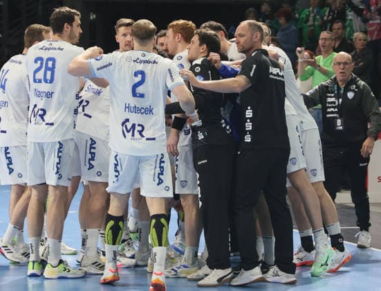 GER HBL Saison 2025 2026 FÜCHSE Berlin vs TBV Lemgo Lippe, 30.11.25, Max-Schmeling-Halle, Berlin, Einschwören, vor dem Spiel, Team TBV Lemgo Lippe