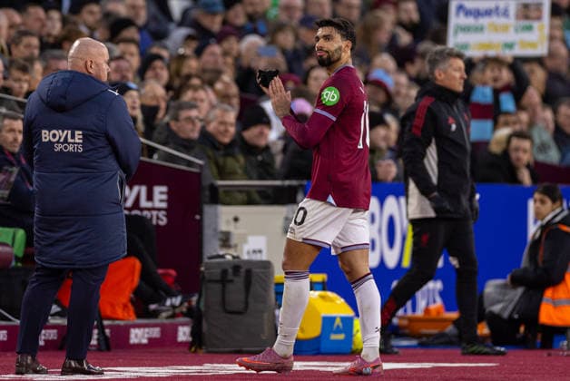 Football - FA Premier League - West Ham United FC v Liverpool FC LONDON, ENGLAND - Sunday, November 30, 2025: West Ham United s Lucas Paqueta protesting after he was shown a red card and sent off after receiving two yellow cards for dissent during the FA Premier League match between West Ham United FC and Liverpool FC at the London Stadium. (Photo by David Rawcliffe Propaganda) LONDON London Stadium GREATER LONDON ENGLAND  Copyright: xDavidxRawcliffex P2025-11-30-West_Ham_Liverpool-123