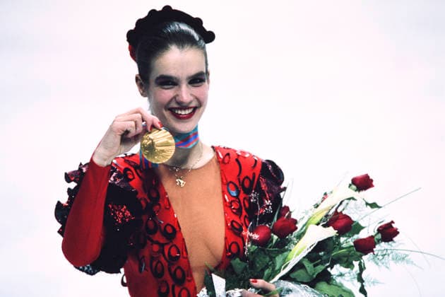 WITT Katarina Team DDR Olympiasiegerin bei der Siegerehrung mit Goldmedaille Olympische Winterspiele 1988 in Calgary Eiskunstlaufen der Frauen Kuer am 27. 02. 1988 in Calgary *** WITT Katarina Team GDR Olympic champion at the award ceremony with gold medal Olympic Winter Games 1988 in Calgary Womens figure skating Kuer on 27 02 1988 in Calgary Copyright: xLacixPerenyix