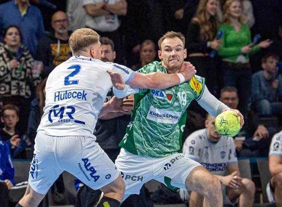 Handball, Herren, Saison 2025 2026, DAIKIN Handball-Bundesliga (14. Spieltag), Füchse Berlin - TBV Lemgo, v.l. Lukas Hutecek (Lemgo), Mathias Gidsel (Füchse Berlin), 30.11.2025, Copyright: xSebastianxRäppold MatthiasxKochx