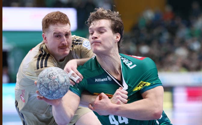 Leipzig, 30.11.2025, Arena Leipzig, Handball, Bundesliga, 14.Spieltag , SC DHfK Leipzig vs. TSV Hannover - Burgdorf, Im Bild von links; Lukas Stutzke ( 39, Hannover), Blaer Hinriksson (44, Leipzig). , Nur zur redaktionellen Nutzung. Only editorial use. , DHB HBL regulations prohibit any use of photographs as image sequences and or quasi-video. , *** Leipzig, 30 11 2025, Arena Leipzig, Handball, Bundesliga, Matchday 14, SC DHfK Leipzig vs TSV Hannover Burgdorf, In the picture from left Lukas Stutzke 39, Hannover , Blaer Hinriksson 44, Leipzig , For editorial use only Only editorial use , DHB HBL regulations prohibit any use of photographs as image sequences and or quasi video ,