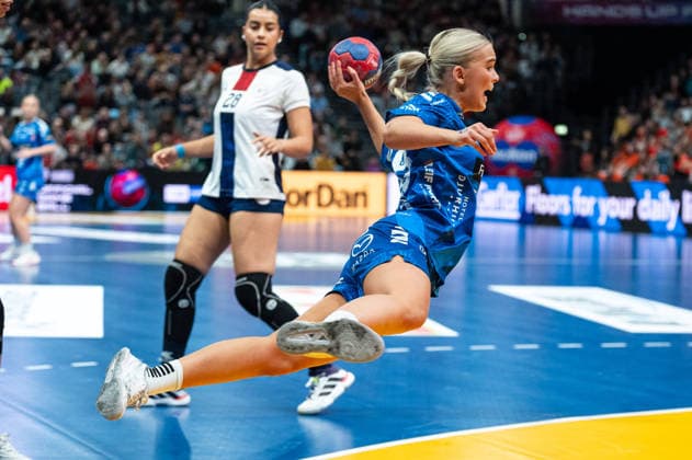 EGHOLM Karin (28 Faroe Islands) takes a shot at goal during the IHF Women s Handball World Championship, WM, Weltmeisterschaft game between Faroe Islands and Paraguay at the SWT Arena in Trier, Germany Copyright: xMartinxPitschx xSPPx Sportspressphoto_SPR67946