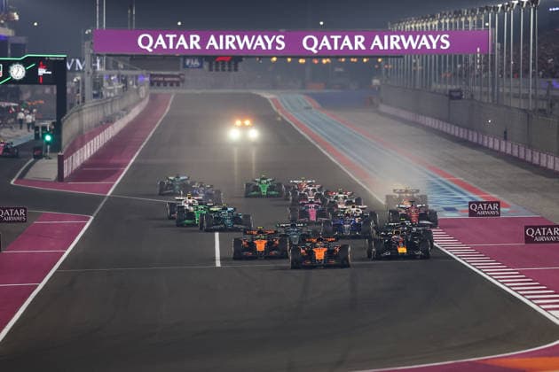 F1 - QATAR GRAND PRIX 2025 Start 81 PIASTRI Oscar (aus), McLaren F1 Team MCL39, action 01 VERSTAPPEN Max (nld), Red Bull Racing RB21, action 04 NORRIS Lando (gbr), McLaren F1 Team MCL39, action during the 2025 Formula 1 Qatar Grand Prix, 23th round of the 2025 FIA Formula One World Championship, WM, Weltmeisterschaft from November 28 to 30, 2025 on the Lusail International Circuit, in Lusail, Qatar -  Copyright: xEricxAlonsox